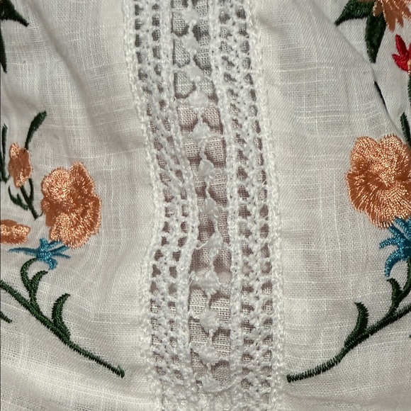 SHEIN Gorgeous White Floral Embroidered Crocheted Shift Blouse NWOT 100% Cotton - Picture 13 of 13